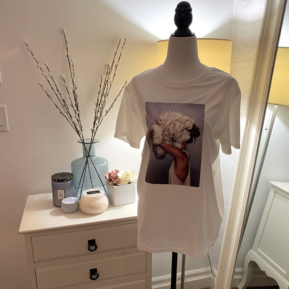 Abstract woman’s graphic shirt